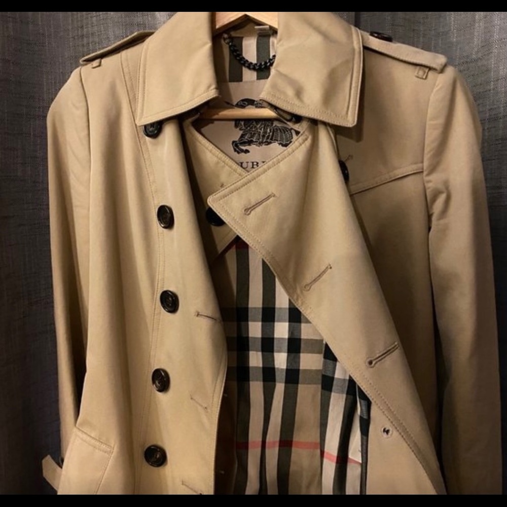 BURBERRY COAT. SOLD‼️‼️‼️‼️‼️